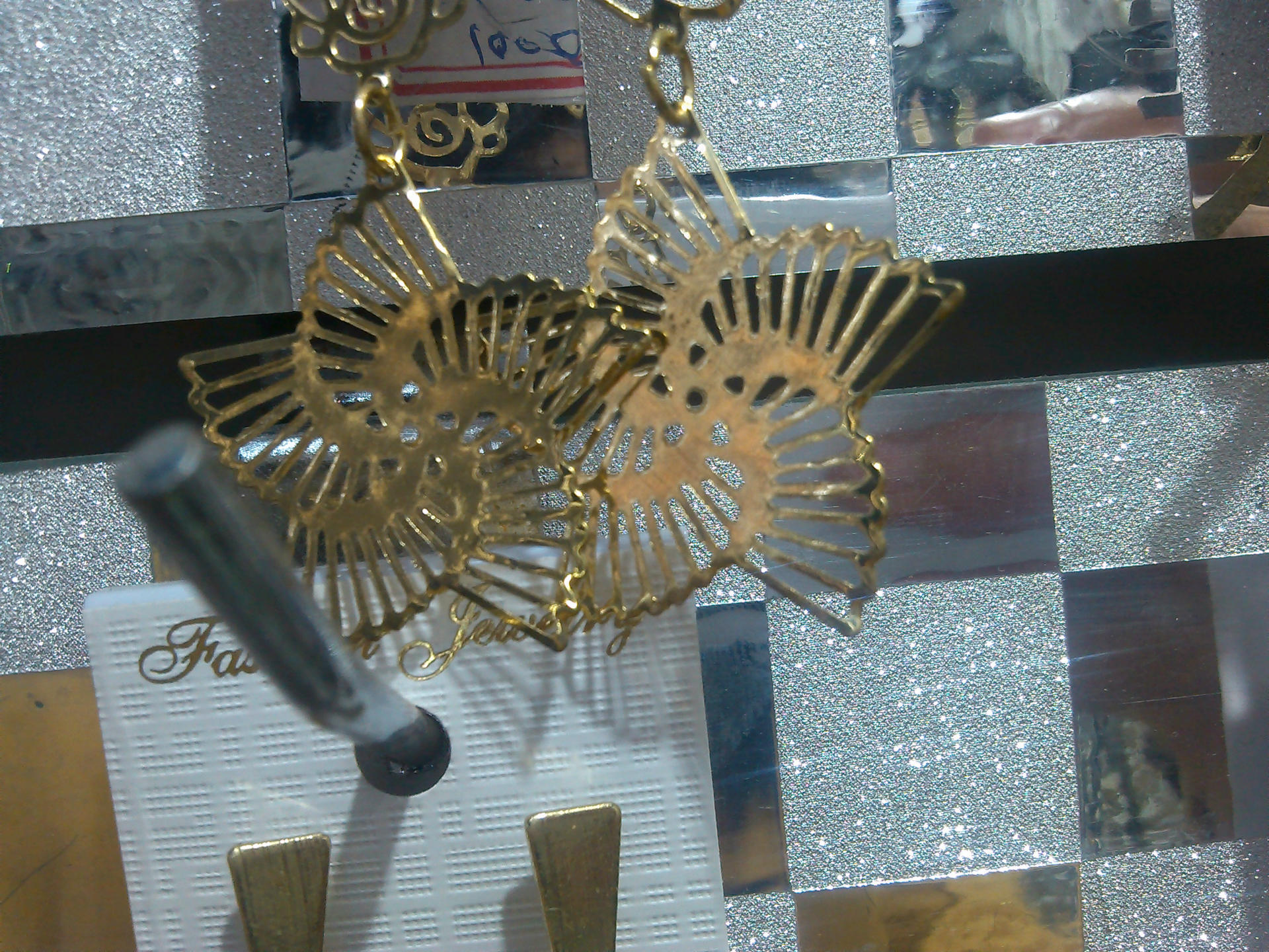 探尋精致手工藝品源頭 東陽市白云益文五金廠新款玫瑰小風車耳環詳解